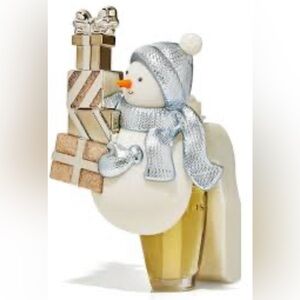 Bath & body works 2022 snowman with presents wallflower plug in new